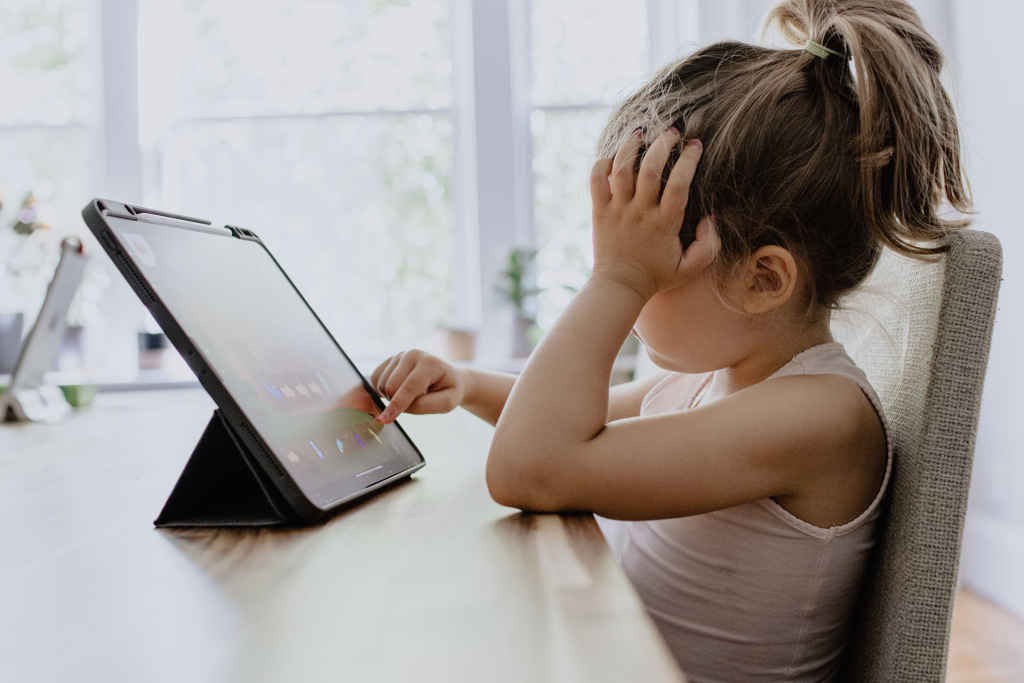 Dziecko przed komputerem – jaki dać limit czasu?
